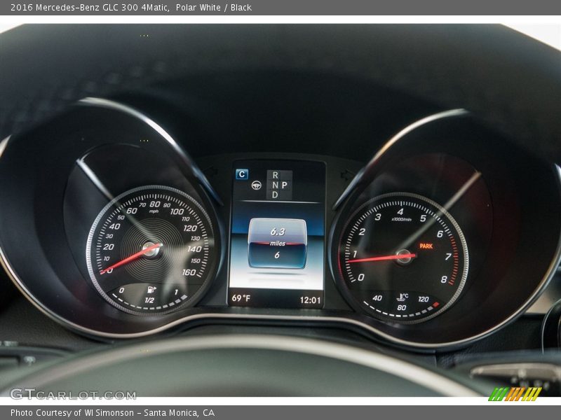 Polar White / Black 2016 Mercedes-Benz GLC 300 4Matic