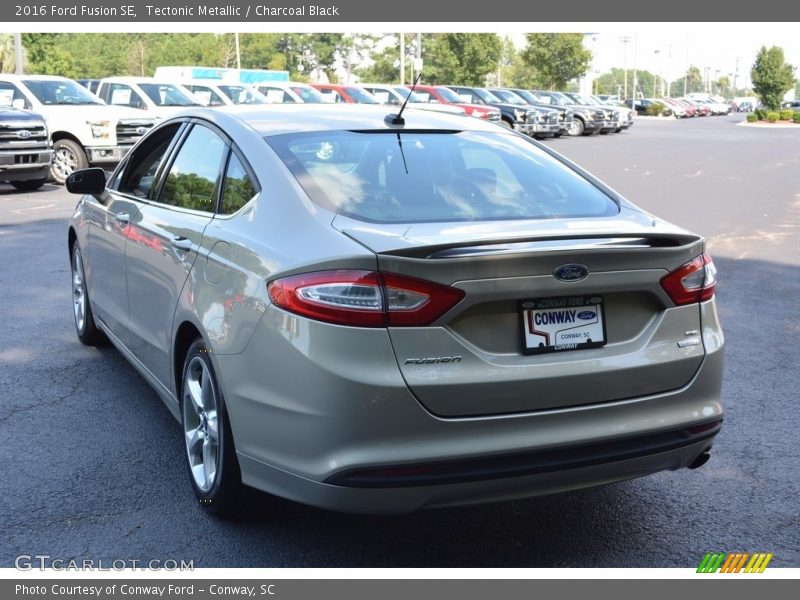 Tectonic Metallic / Charcoal Black 2016 Ford Fusion SE