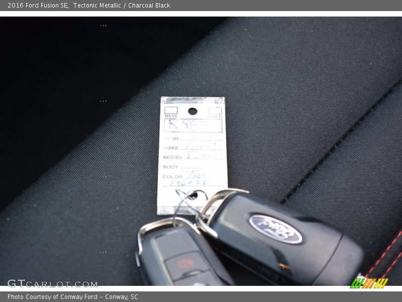 Tectonic Metallic / Charcoal Black 2016 Ford Fusion SE