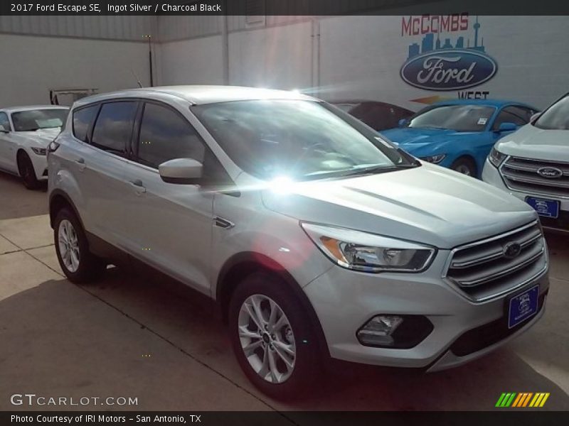 Ingot Silver / Charcoal Black 2017 Ford Escape SE