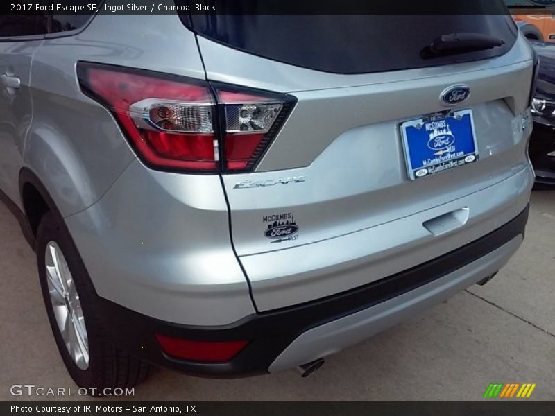 Ingot Silver / Charcoal Black 2017 Ford Escape SE