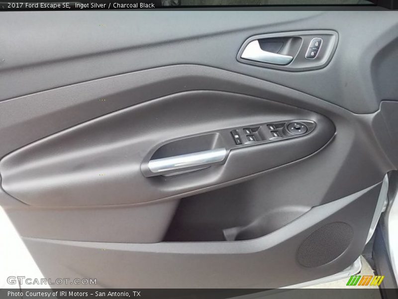 Ingot Silver / Charcoal Black 2017 Ford Escape SE