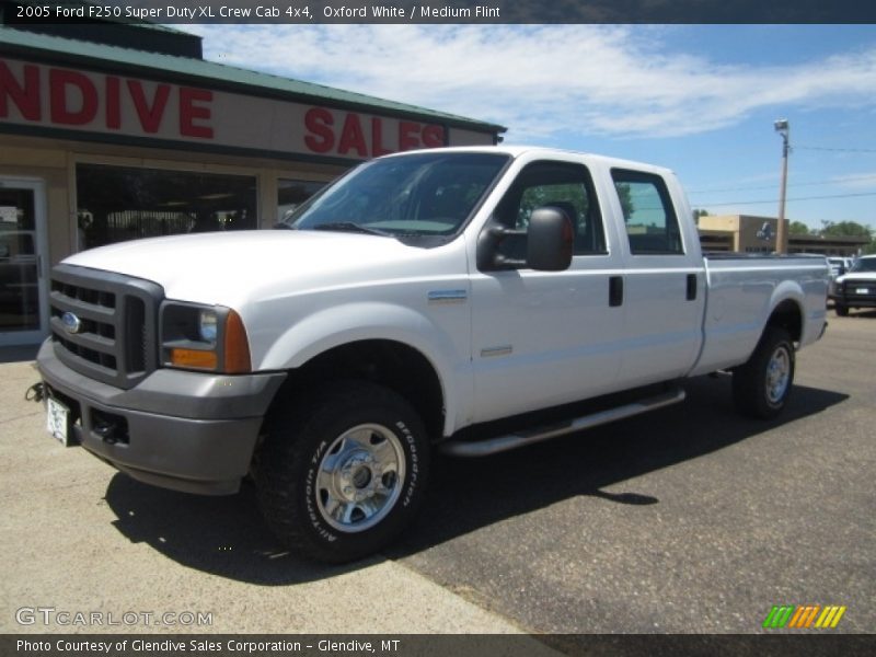 Oxford White / Medium Flint 2005 Ford F250 Super Duty XL Crew Cab 4x4