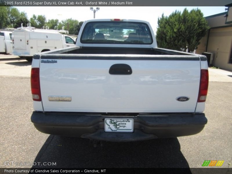 Oxford White / Medium Flint 2005 Ford F250 Super Duty XL Crew Cab 4x4