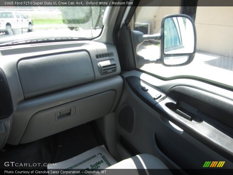 Oxford White / Medium Flint 2005 Ford F250 Super Duty XL Crew Cab 4x4