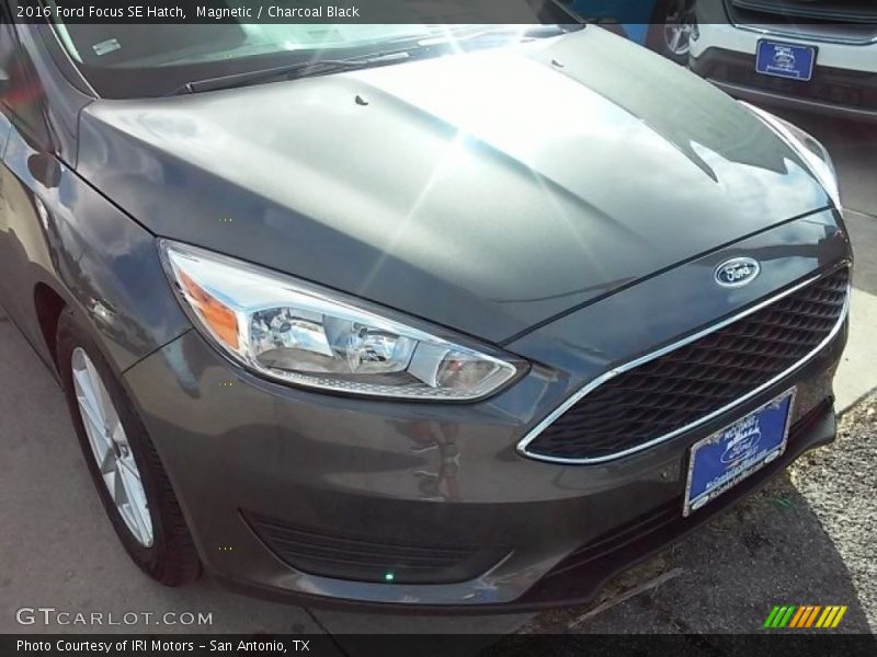 Magnetic / Charcoal Black 2016 Ford Focus SE Hatch