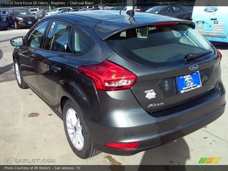 Magnetic / Charcoal Black 2016 Ford Focus SE Hatch