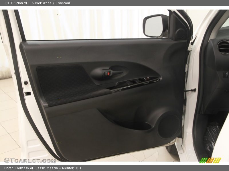 Super White / Charcoal 2010 Scion xD