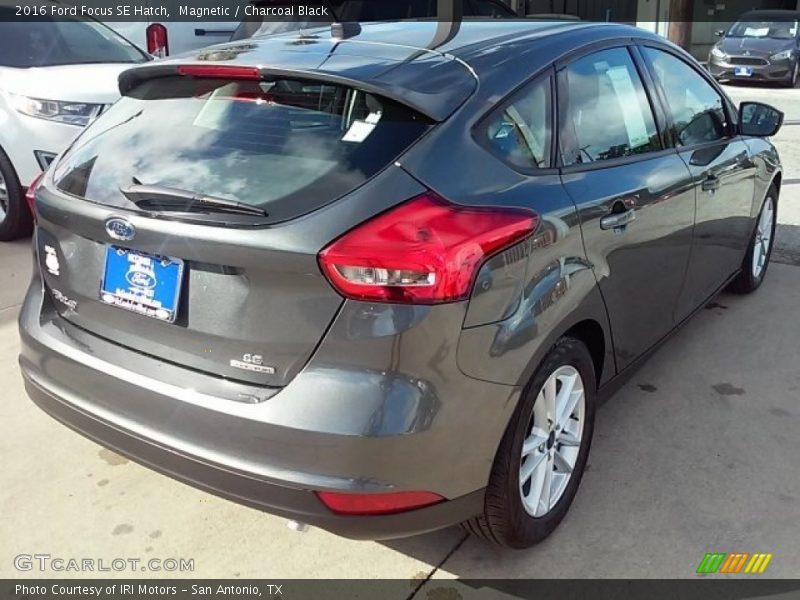 Magnetic / Charcoal Black 2016 Ford Focus SE Hatch