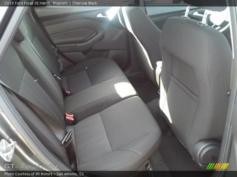 Magnetic / Charcoal Black 2016 Ford Focus SE Hatch