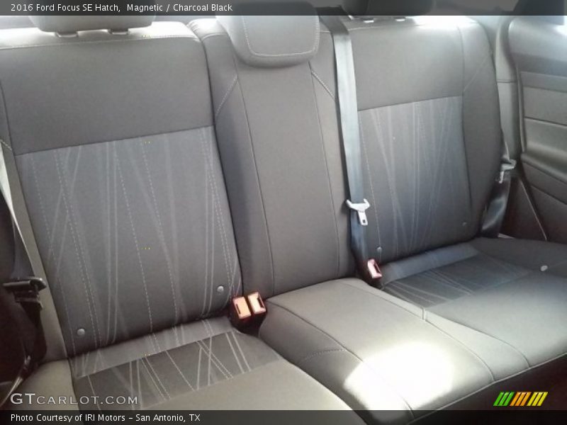 Magnetic / Charcoal Black 2016 Ford Focus SE Hatch