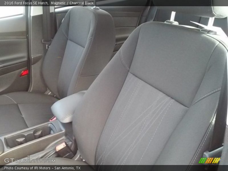 Magnetic / Charcoal Black 2016 Ford Focus SE Hatch