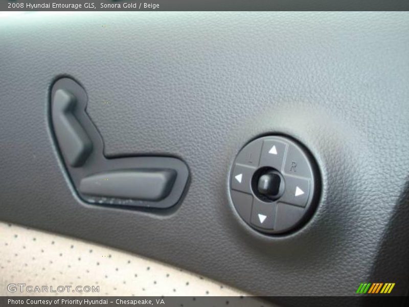 Sonora Gold / Beige 2008 Hyundai Entourage GLS