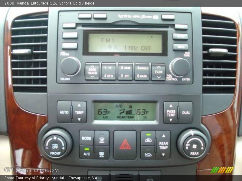 Sonora Gold / Beige 2008 Hyundai Entourage GLS