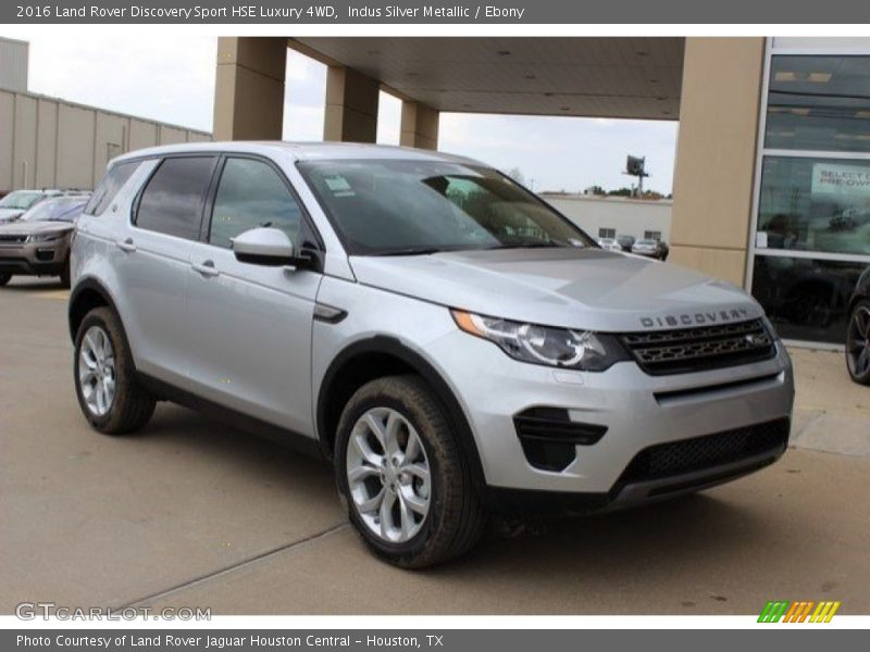 Front 3/4 View of 2016 Discovery Sport HSE Luxury 4WD