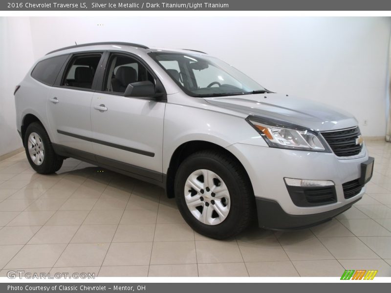 Front 3/4 View of 2016 Traverse LS