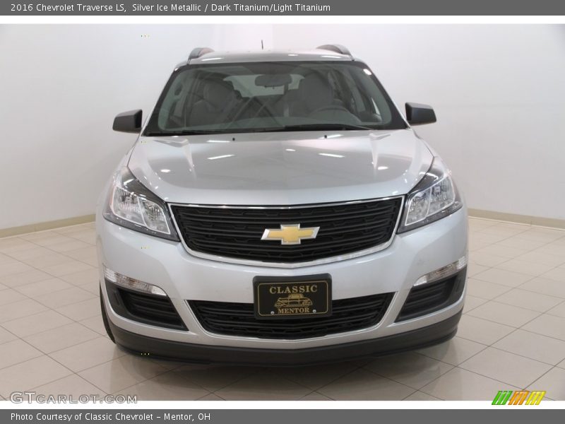 Silver Ice Metallic / Dark Titanium/Light Titanium 2016 Chevrolet Traverse LS