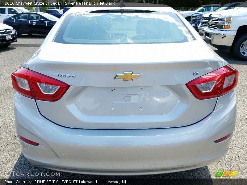 Silver Ice Metallic / Jet Black 2016 Chevrolet Cruze LT Sedan