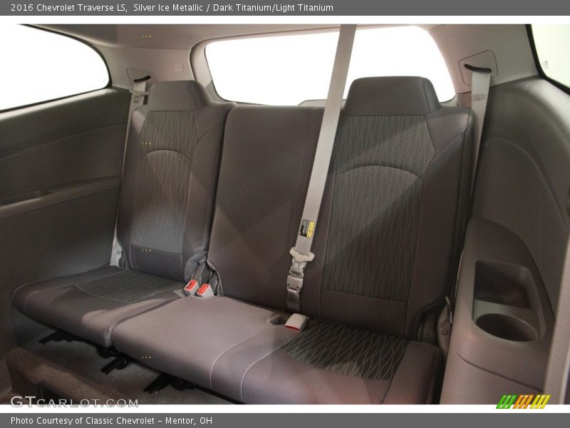 Silver Ice Metallic / Dark Titanium/Light Titanium 2016 Chevrolet Traverse LS