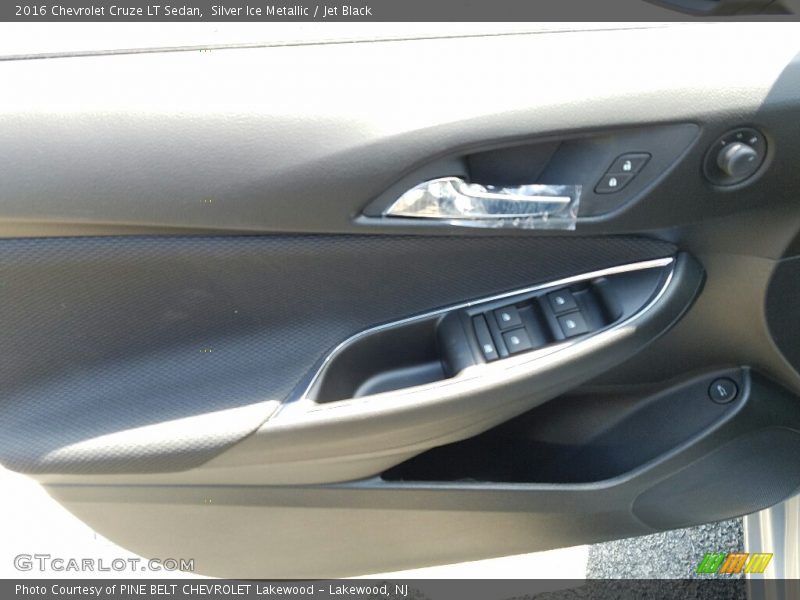 Silver Ice Metallic / Jet Black 2016 Chevrolet Cruze LT Sedan
