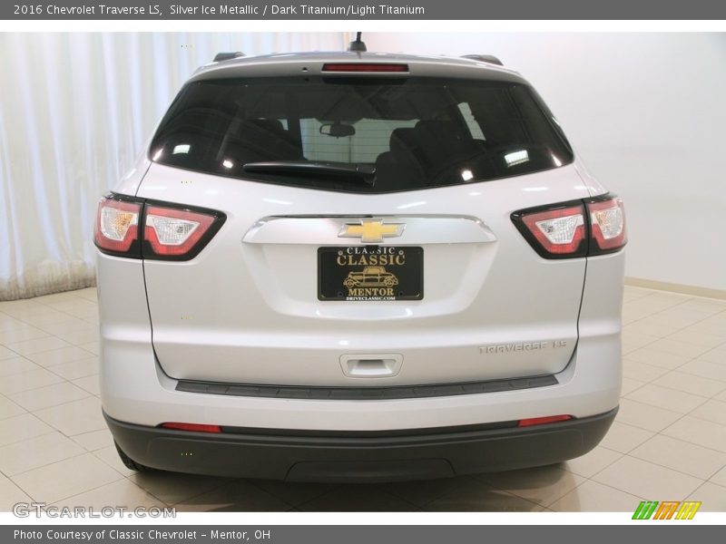 Silver Ice Metallic / Dark Titanium/Light Titanium 2016 Chevrolet Traverse LS