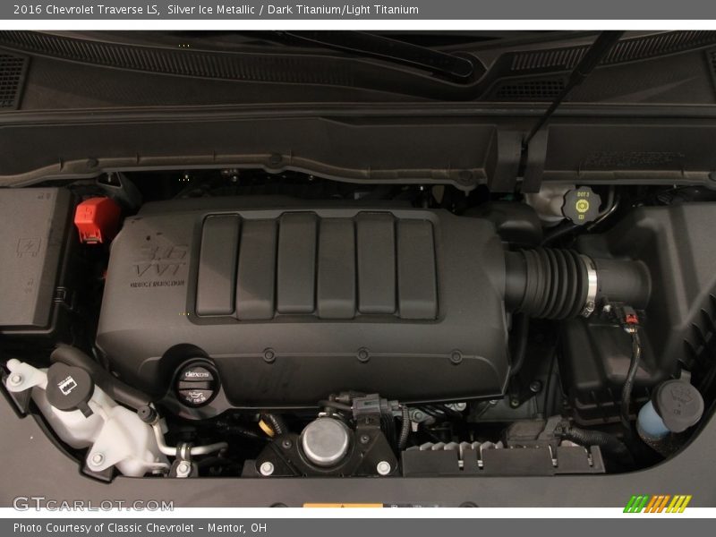 Silver Ice Metallic / Dark Titanium/Light Titanium 2016 Chevrolet Traverse LS