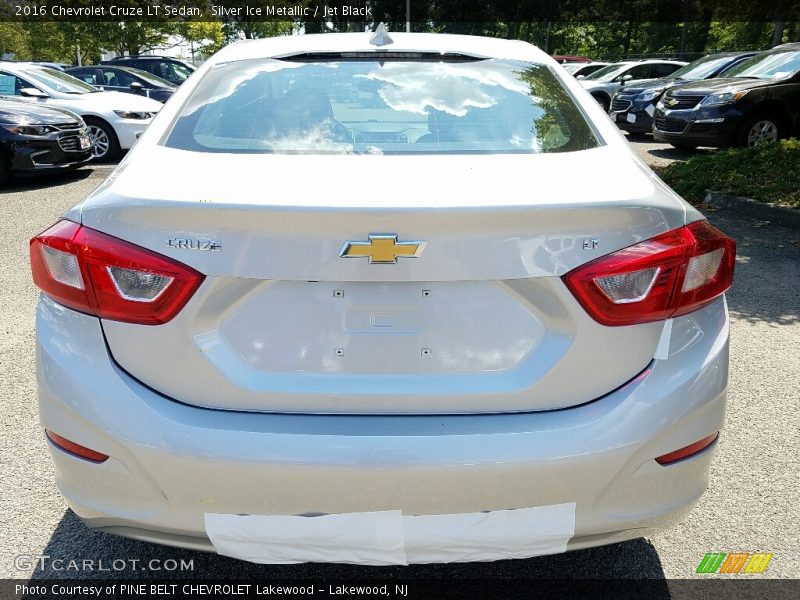 Silver Ice Metallic / Jet Black 2016 Chevrolet Cruze LT Sedan