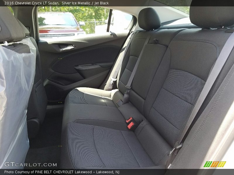 Silver Ice Metallic / Jet Black 2016 Chevrolet Cruze LT Sedan