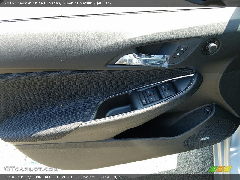 Silver Ice Metallic / Jet Black 2016 Chevrolet Cruze LT Sedan