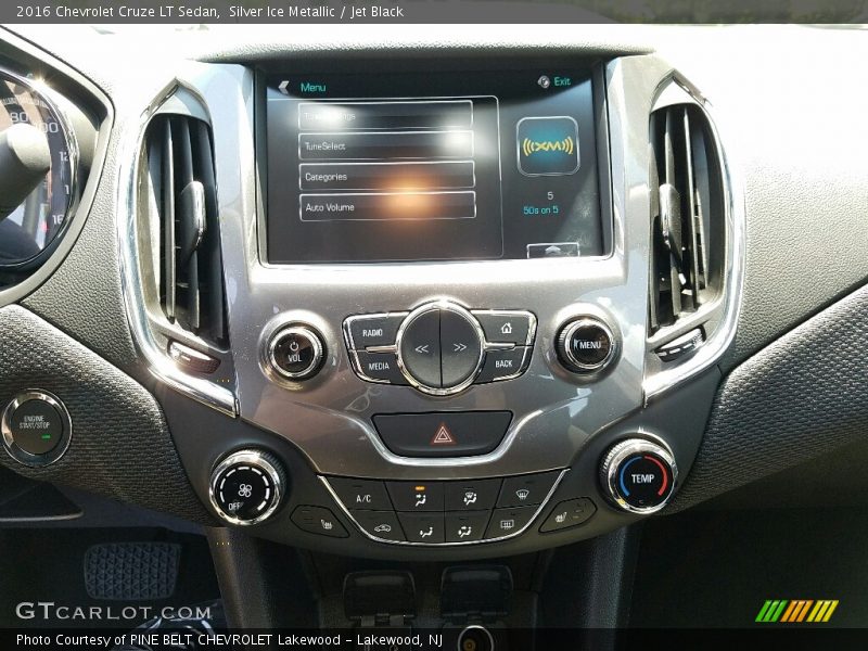 Silver Ice Metallic / Jet Black 2016 Chevrolet Cruze LT Sedan