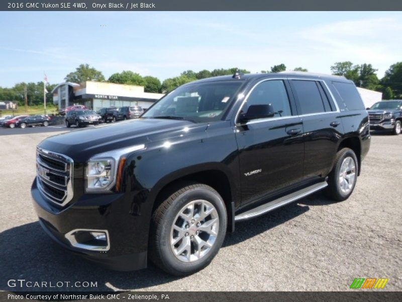 Front 3/4 View of 2016 Yukon SLE 4WD