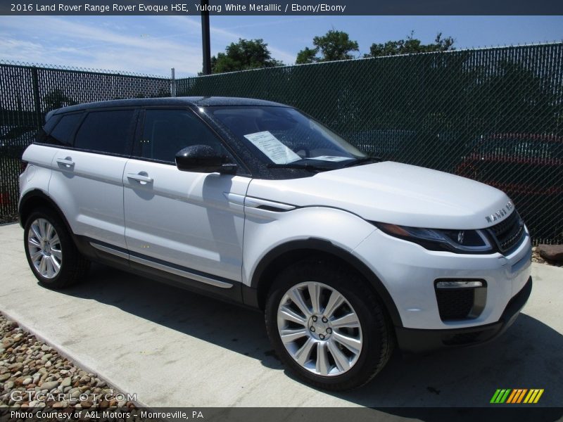 Yulong White Metalllic / Ebony/Ebony 2016 Land Rover Range Rover Evoque HSE