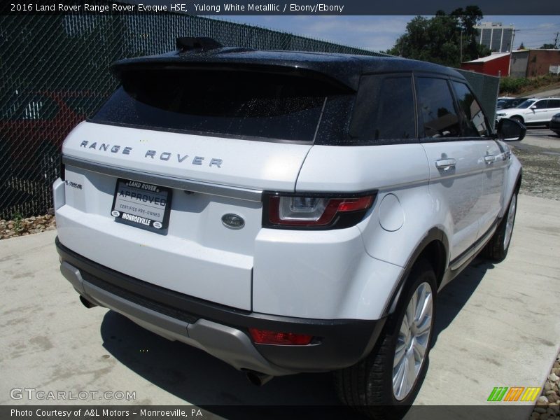 Yulong White Metalllic / Ebony/Ebony 2016 Land Rover Range Rover Evoque HSE