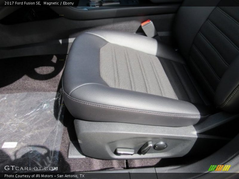 Magnetic / Ebony 2017 Ford Fusion SE