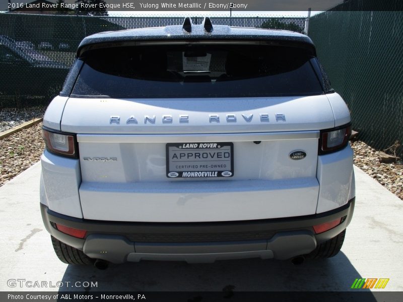 Yulong White Metalllic / Ebony/Ebony 2016 Land Rover Range Rover Evoque HSE