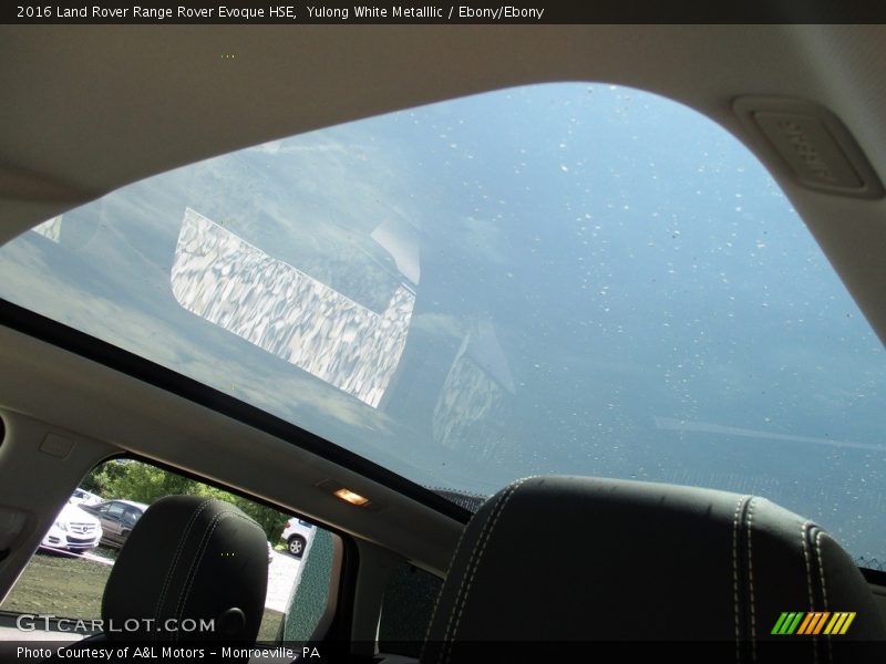 Yulong White Metalllic / Ebony/Ebony 2016 Land Rover Range Rover Evoque HSE