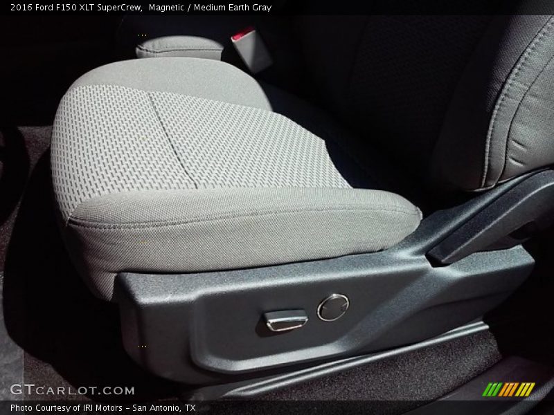 Magnetic / Medium Earth Gray 2016 Ford F150 XLT SuperCrew