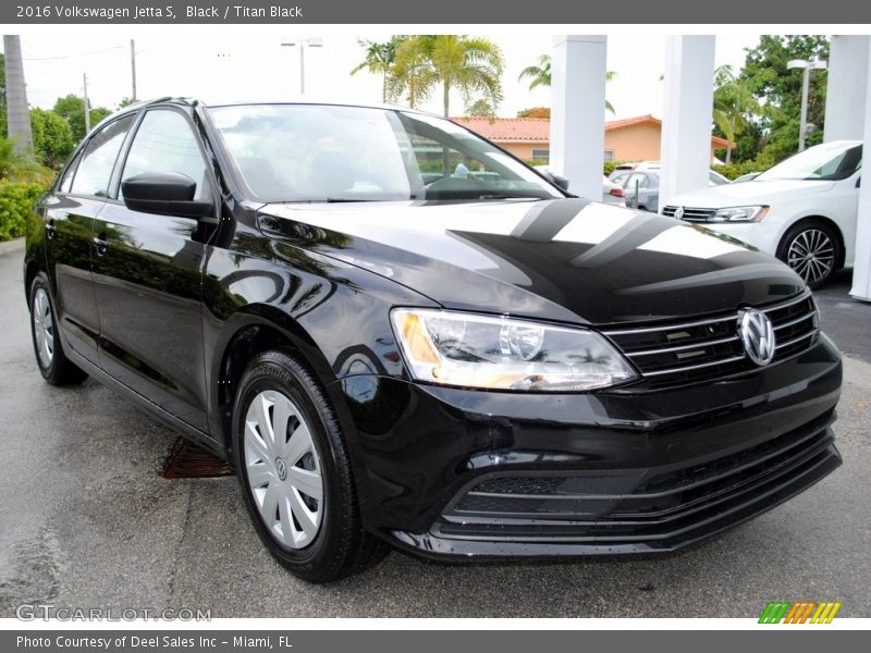 Front 3/4 View of 2016 Jetta S