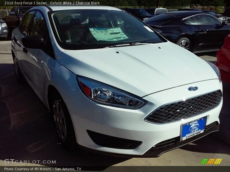 Oxford White / Charcoal Black 2016 Ford Focus S Sedan