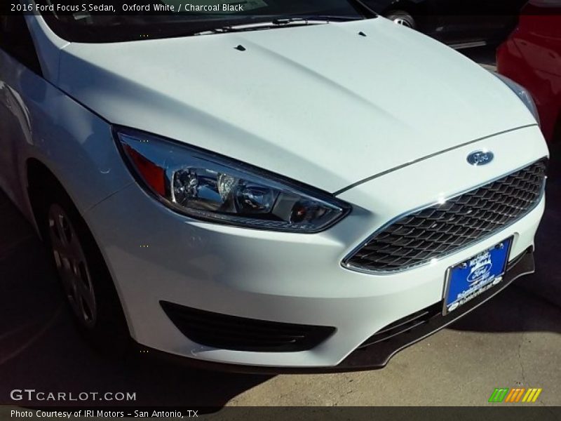 Oxford White / Charcoal Black 2016 Ford Focus S Sedan