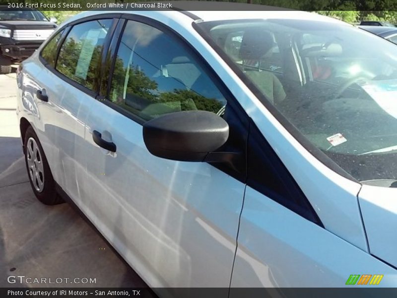 Oxford White / Charcoal Black 2016 Ford Focus S Sedan