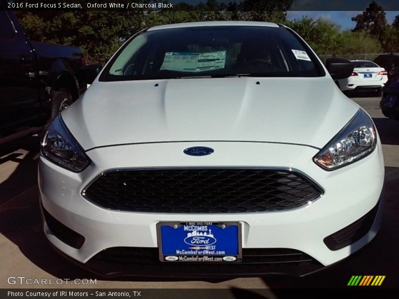 Oxford White / Charcoal Black 2016 Ford Focus S Sedan