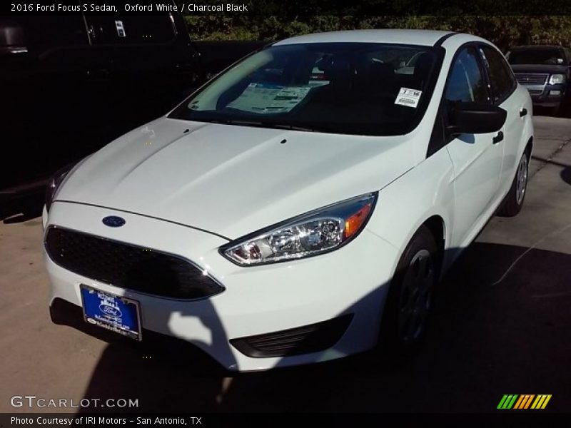Oxford White / Charcoal Black 2016 Ford Focus S Sedan