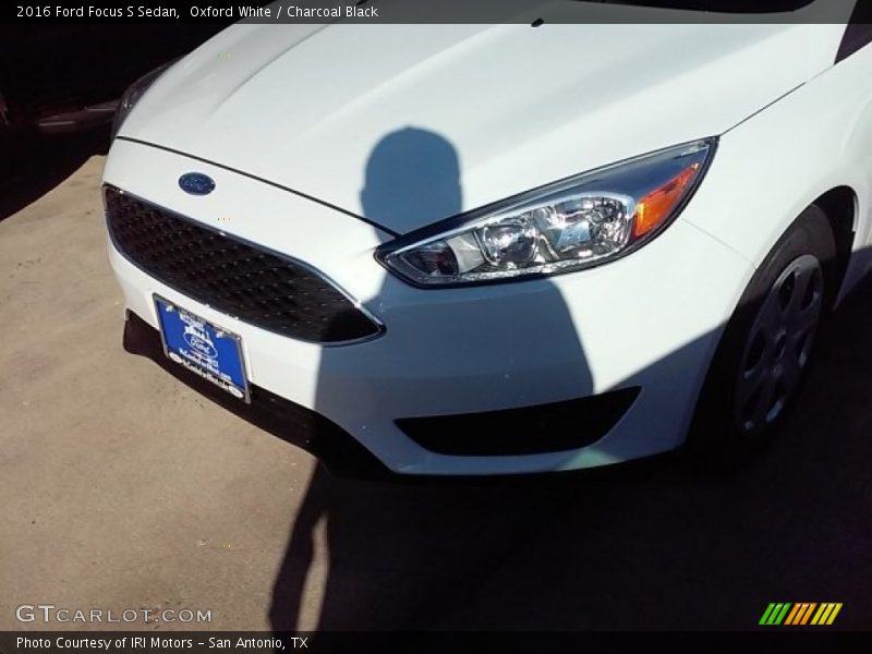 Oxford White / Charcoal Black 2016 Ford Focus S Sedan