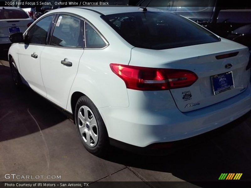 Oxford White / Charcoal Black 2016 Ford Focus S Sedan
