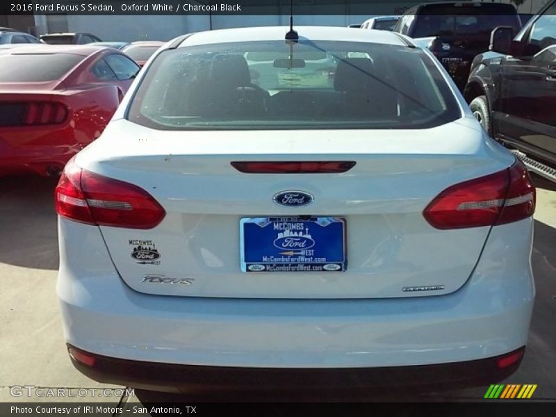 Oxford White / Charcoal Black 2016 Ford Focus S Sedan