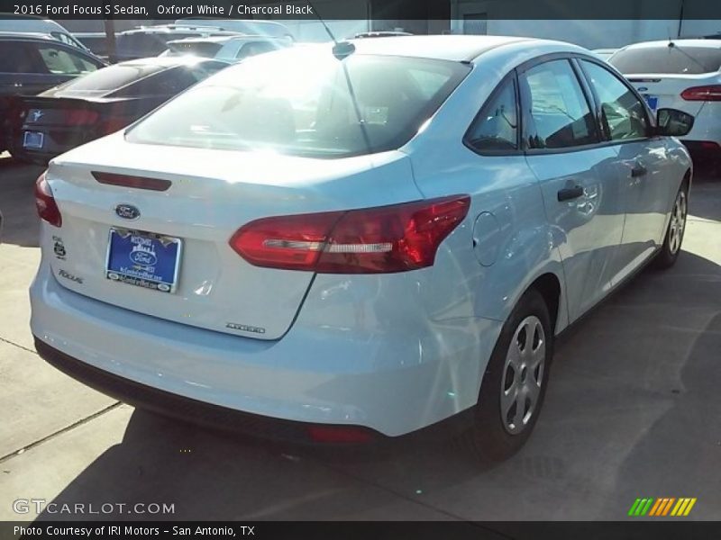 Oxford White / Charcoal Black 2016 Ford Focus S Sedan