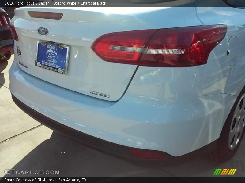 Oxford White / Charcoal Black 2016 Ford Focus S Sedan