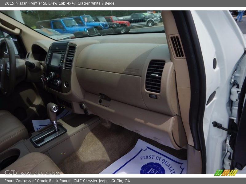 Glacier White / Beige 2015 Nissan Frontier SL Crew Cab 4x4
