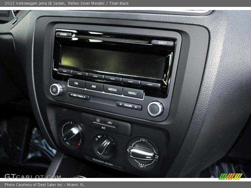 Reflex Silver Metallic / Titan Black 2013 Volkswagen Jetta SE Sedan